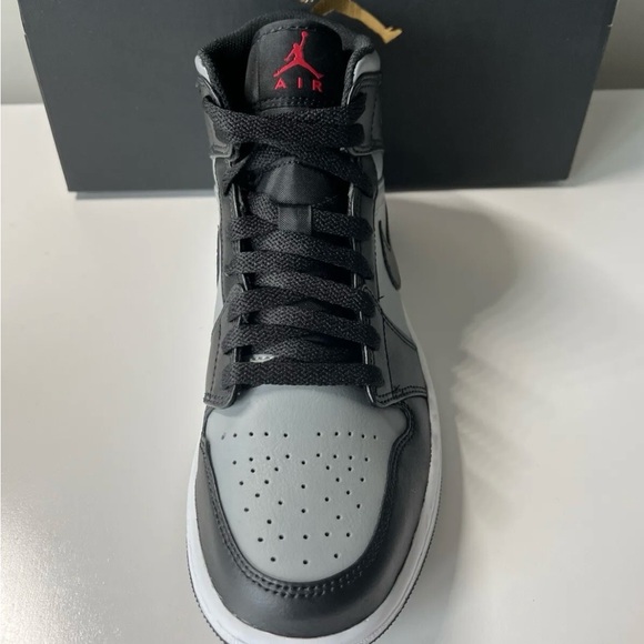 Air Jordan 1 Mid - Picture 4 of 5